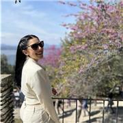 Docente di inglese impartisce lezioni di inglese per studenti di scuole medie e licei